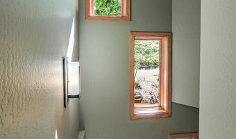 940 Pinecrest Ter, Ashland, OR 97520