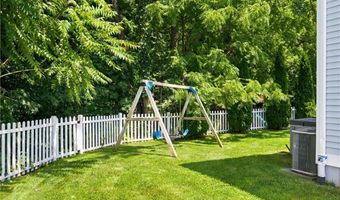 17 Ostend St, Johnston, RI 02919
