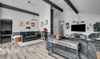 150 Greenbriar Dr, Aurora, OH 44202