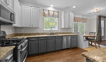 1904 Dearmon Dr, Charlotte, NC 28205