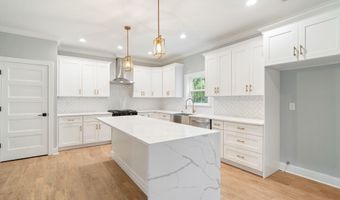 450 Fremont Ave, Bayville, NJ 08721