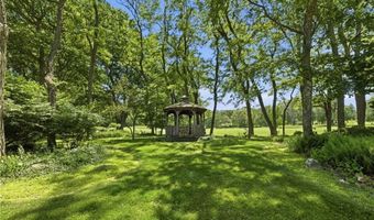 32 Briarwood Rd, Lincoln, RI 02865