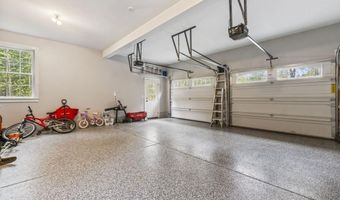 90 Village Place Dr, Barrington, NH 03825