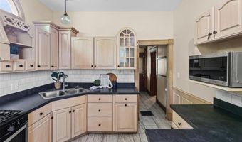 407 E 9th St, Alton, IL 62002