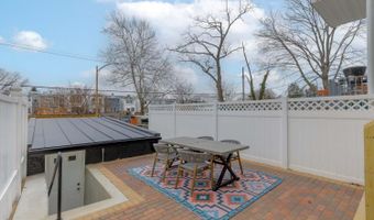 810 MADISON St NW, Washington, DC 20011