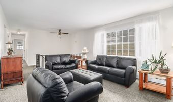 24 Prospect Dr, Brookfield, CT 06804