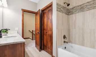 9823 103rd St NW, Annandale, MN 55302