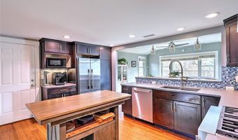 12 Grassy Plain Rd, Barrington, RI 02806