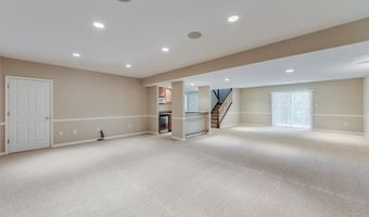 1515 Dietrich Glen Dr, Ballwin, MO 63021