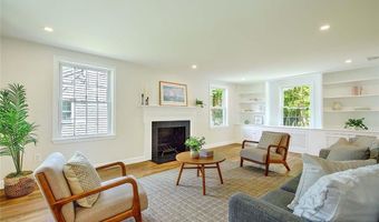 1 Cheshire Dr, Barrington, RI 02806