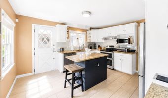 11 Autumn Ln, Attleboro, MA 02703