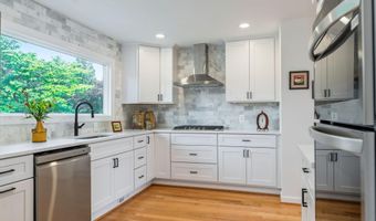 250 ASPEN St, Alexandria, VA 22305