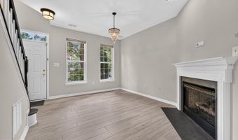 932 HARRISON Cir, Alexandria, VA 22304