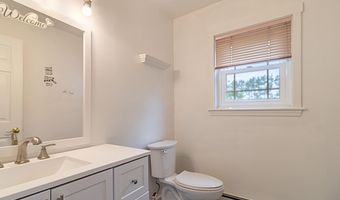 95 Yankee Ave, Bangor, ME 04401