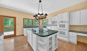 1074 Boone Woods Trl, Augusta, MO 63332