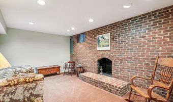 2518 S WALTER REED Dr #A, Arlington, VA 22206