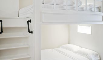 21663 OATLANDS Rd, Aldie, VA 20105