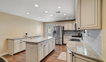 417 Main St, Bayville, NJ 08721