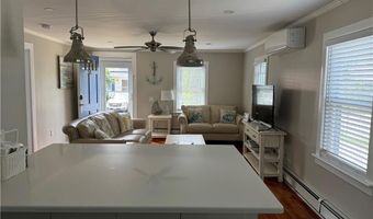 53 Center Ave, Middletown, RI 02842