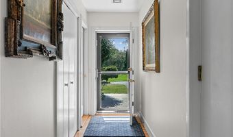 15 Hammersmith Rd #14, Newport, RI 02840
