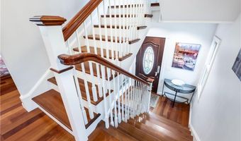 22 Young St, Newport, RI 02840