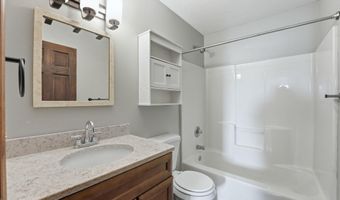 302 Willard Dr, Auburn, IN 46706