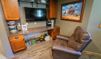 1105 Cherrywood Ln, Aberdeen, SD 57401