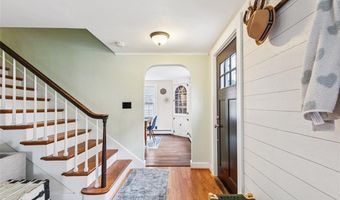 61 Harlem St, East Providence, RI 02916