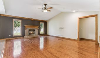 1124 12th Ave SE, Altoona, IA 50009