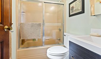 224 Sunderland Dr, Auburn, ME 04210