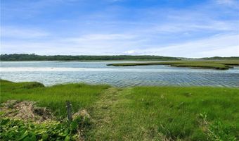 96 Starr Dr, Narragansett, RI 02882