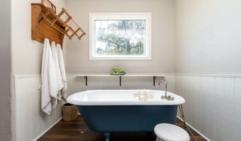 126 Narrow Shore Rd, Aydlett, NC 27916