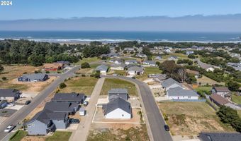 789 SPYGLASS Dr, Bandon, OR 97411