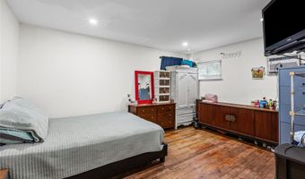 75 Oak St, Amityville, NY 11701