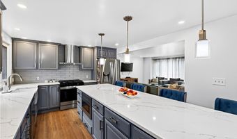 60 Fennec Ln, Amherst, NY 14051