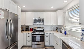 56 W 13th St, Avalon, NJ 08202