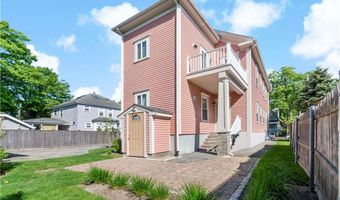 88 Burton St, Bristol, RI 02809