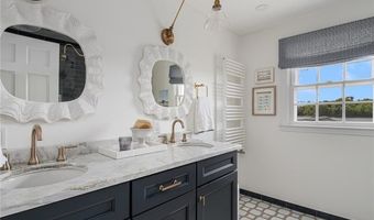 45 Meadowbrook Dr, Barrington, RI 02806
