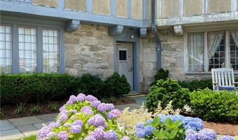 61 Ledge Rd J, Newport, RI 02840
