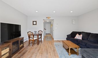 2 Roundhouse Rd 2, Bourne, MA 02532