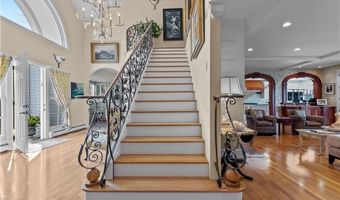 33 Courageous Cir, Bristol, RI 02809