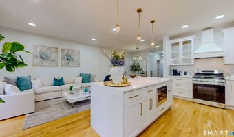 14 Woodcrest Ln 14, Danbury, CT 06810