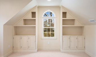 43 Darling Parke Dr, Bangor, ME 04401