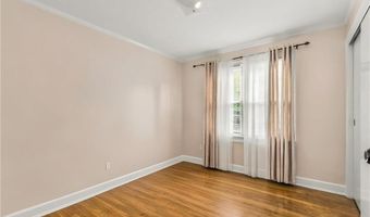 6 Wabasso Ter, Middletown, RI 02842