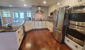762 Old McLeod Brg, Adrian, GA 31002