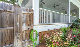 121 14th St, Apalachicola, FL 32320