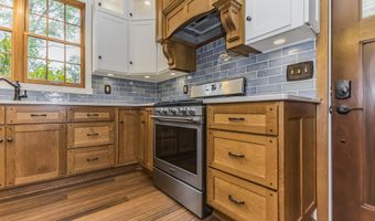 724 N Water St, Albany, IN 47320