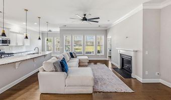 893 Deepwood Ct, Boiling Springs, SC 29316