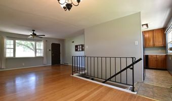 5800 Crossmont Dr, Affton, MO 63123