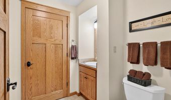 1323 Scott Cir, Ames, IA 50014